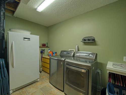 239 Sagewood Drive, Airdrie, AB - Indoor Photo Showing Laundry Room