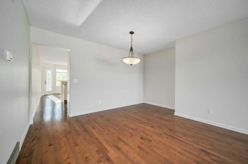 222 Diamond Court Se, Calgary, AB - Indoor Photo Showing Other Room