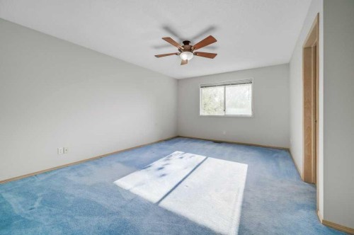 222 Diamond Court Se, Calgary, AB - Indoor Photo Showing Other Room