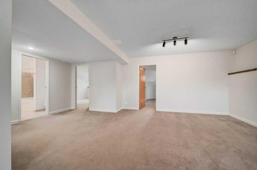 222 Diamond Court Se, Calgary, AB - Indoor Photo Showing Other Room