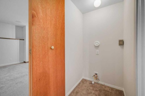 222 Diamond Court Se, Calgary, AB - Indoor Photo Showing Other Room