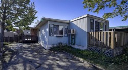 90-83 3223 Street NW Calgary, AB T3B 5M9