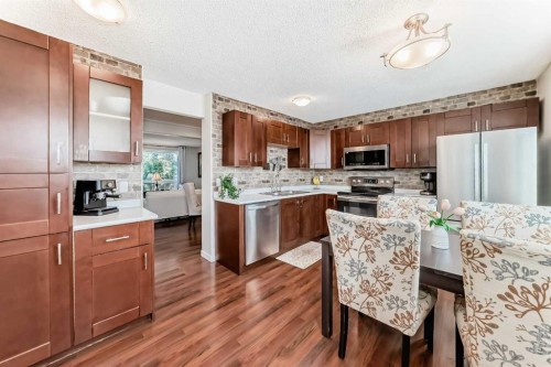 56 Applecroft Road Se, Calgary, AB - Indoor Photo Showing Kitchen With Upgraded Kitchen