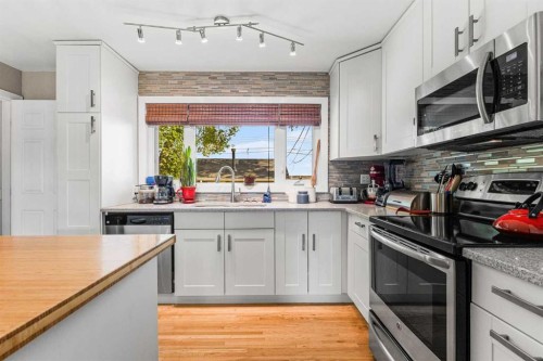 8516 Addison Drive Se, Calgary, AB - Indoor Photo Showing Kitchen