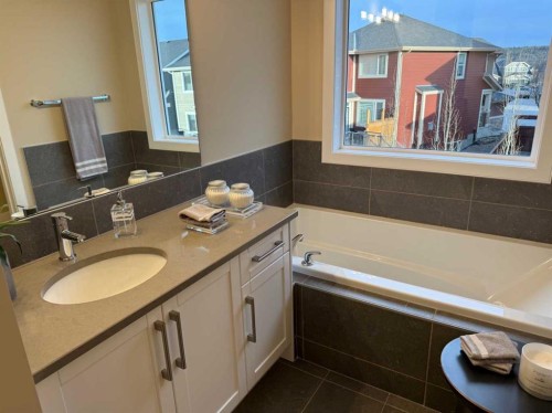 72 Sunrise Heath, Cochrane, AB - Indoor Photo Showing Bathroom