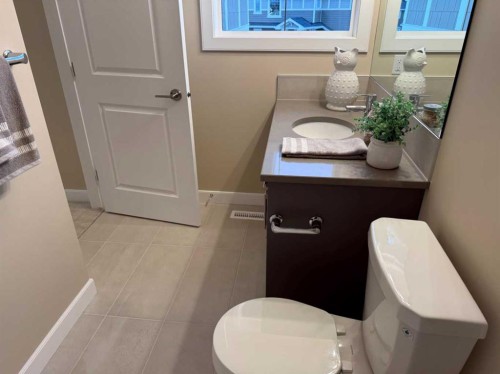72 Sunrise Heath, Cochrane, AB - Indoor Photo Showing Bathroom