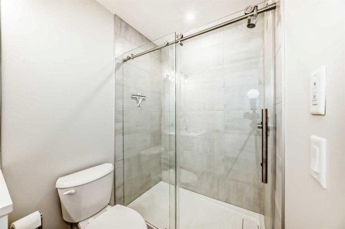 934 Cobblemore Common Sw, Airdrie, AB - Indoor Photo Showing Bathroom