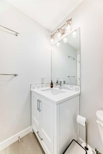 934 Cobblemore Common Sw, Airdrie, AB - Indoor Photo Showing Bathroom