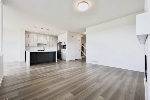 357 Copperhead Way Se, Calgary, AB - Indoor Photo Showing Kitchen