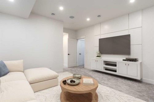4309 32 Avenue Sw, Calgary, AB - Indoor Photo Showing Living Room