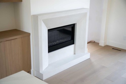 4309 32 Avenue Sw, Calgary, AB - Indoor With Fireplace