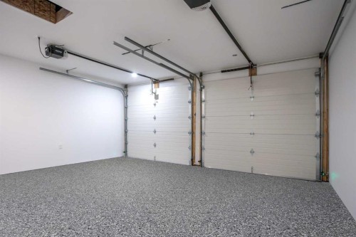 4309 32 Avenue Sw, Calgary, AB - Indoor Photo Showing Garage
