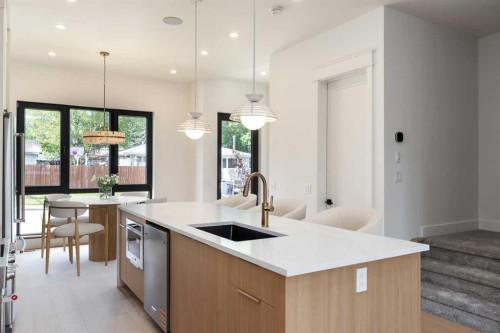 4309 32 Avenue Sw, Calgary, AB - Indoor Photo Showing Kitchen With Upgraded Kitchen