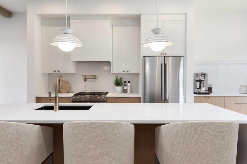 4309 32 Avenue Sw, Calgary, AB - Indoor Photo Showing Kitchen With Stainless Steel Kitchen With Double Sink With Upgraded Kitchen