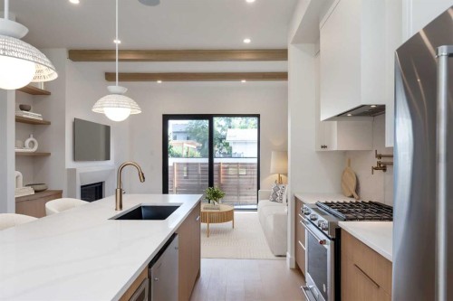 4309 32 Avenue Sw, Calgary, AB - Indoor Photo Showing Kitchen With Upgraded Kitchen