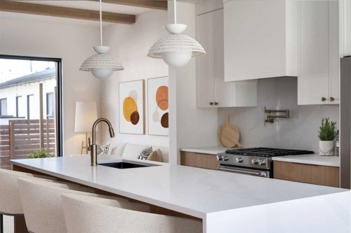 4309 32 Avenue Sw, Calgary, AB - Indoor Photo Showing Kitchen With Upgraded Kitchen