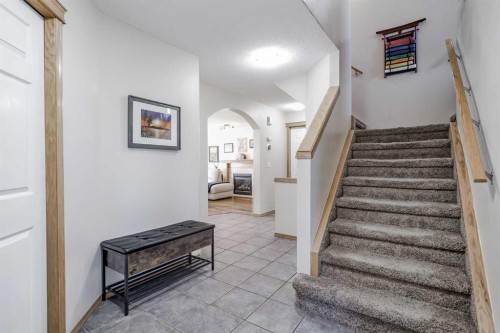 8 Everstone Rise Sw, Calgary, AB - Indoor Photo Showing Other Room