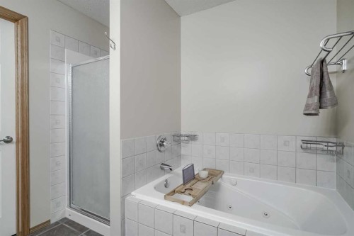 8 Everstone Rise Sw, Calgary, AB - Indoor Photo Showing Bathroom