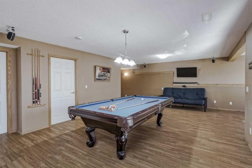 8 Everstone Rise Sw, Calgary, AB - Indoor Photo Showing Other Room