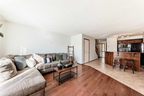 201 Cranberry Square Se, Calgary, AB - Indoor Photo Showing Living Room