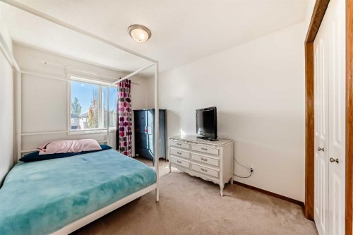 201 Cranberry Square Se, Calgary, AB - Indoor Photo Showing Bedroom