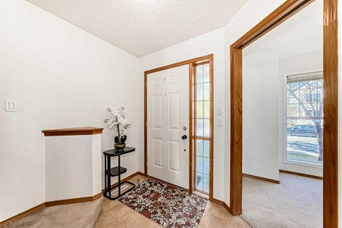 201 Cranberry Square Se, Calgary, AB - Indoor Photo Showing Other Room