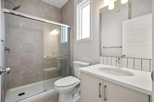 80 Carringvue Place Nw, Calgary, AB - Indoor Photo Showing Bathroom