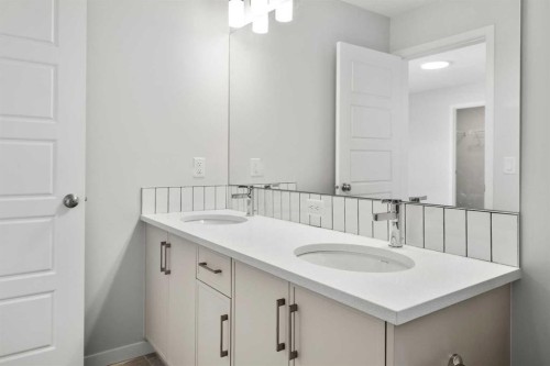 80 Carringvue Place Nw, Calgary, AB - Indoor Photo Showing Bathroom