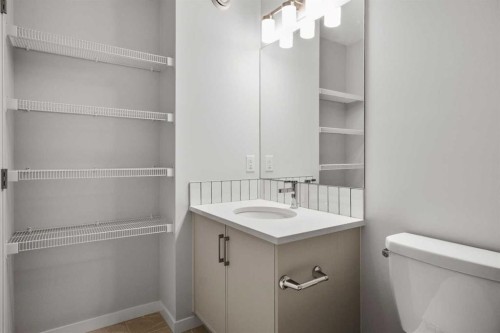 80 Carringvue Place Nw, Calgary, AB - Indoor Photo Showing Bathroom