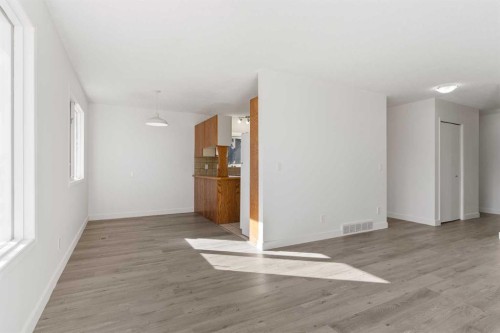 2 West Barrett Place, Cochrane, AB - Indoor Photo Showing Other Room