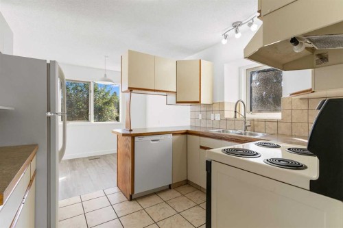 2 West Barrett Place, Cochrane, AB - Indoor Photo Showing Kitchen With Double Sink
