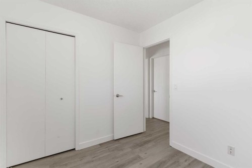 2 West Barrett Place, Cochrane, AB - Indoor Photo Showing Other Room