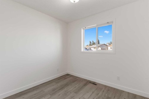 2 West Barrett Place, Cochrane, AB - Indoor Photo Showing Other Room