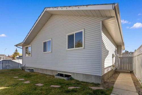 2 West Barrett Place, Cochrane, AB - Outdoor With Exterior