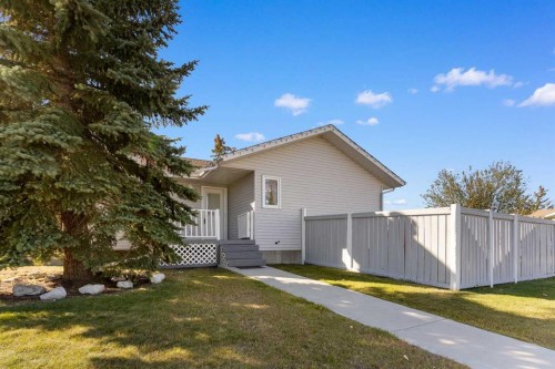 2 West Barrett Place, Cochrane, AB - Outdoor