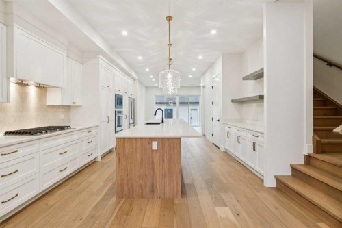 643 36 Street Sw, Calgary, AB - Indoor Photo Showing Kitchen With Upgraded Kitchen