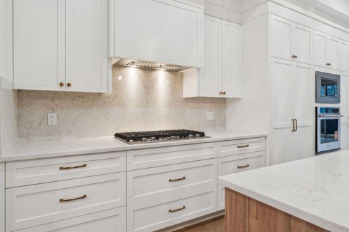 643 36 Street Sw, Calgary, AB - Indoor Photo Showing Kitchen With Upgraded Kitchen