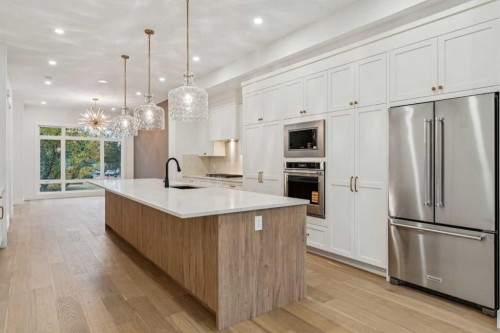 643 36 Street Sw, Calgary, AB - Indoor Photo Showing Kitchen With Upgraded Kitchen