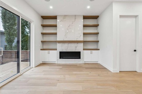 643 36 Street Sw, Calgary, AB - Indoor With Fireplace