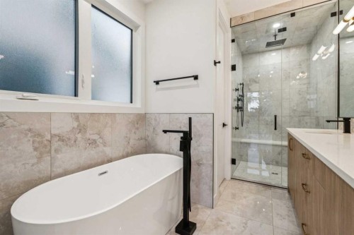 643 36 Street Sw, Calgary, AB - Indoor Photo Showing Bathroom