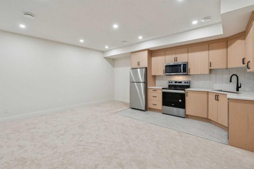643 36 Street Sw, Calgary, AB - Indoor Photo Showing Kitchen