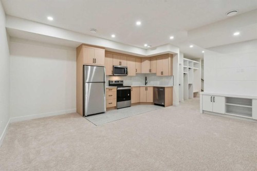 643 36 Street Sw, Calgary, AB - Indoor Photo Showing Kitchen