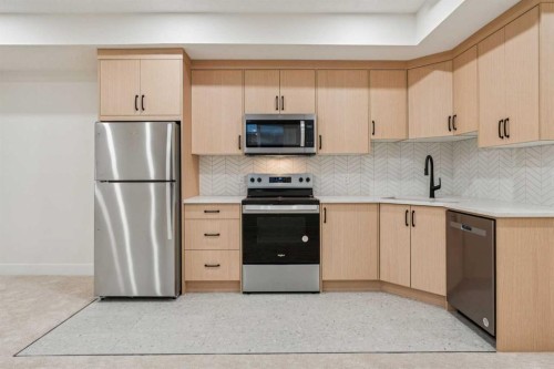 643 36 Street Sw, Calgary, AB - Indoor Photo Showing Kitchen