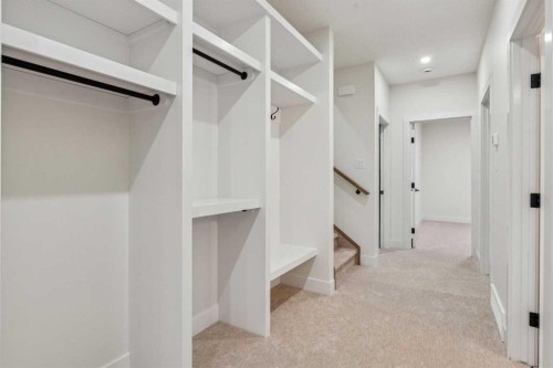 643 36 Street Sw, Calgary, AB - Indoor With Storage