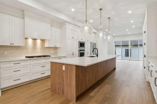 643 36 Street Sw, Calgary, AB - Indoor Photo Showing Kitchen With Upgraded Kitchen