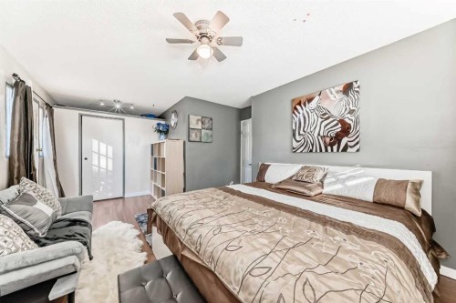 4644 84 Street Nw, Calgary, AB - Indoor Photo Showing Bedroom