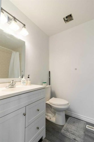 365 Whitlock Way Ne, Calgary, AB - Indoor Photo Showing Bathroom