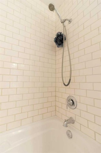 365 Whitlock Way Ne, Calgary, AB - Indoor Photo Showing Bathroom