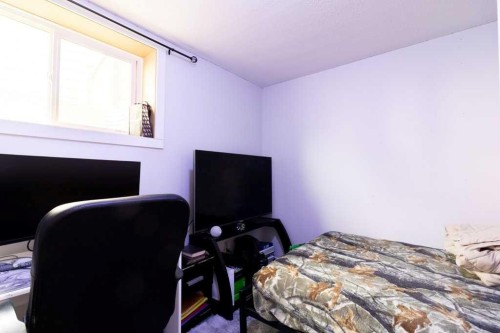 365 Whitlock Way Ne, Calgary, AB - Indoor Photo Showing Bedroom