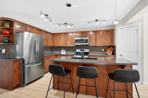 1346 Kings Heights Way Se, Airdrie, AB - Indoor Photo Showing Kitchen